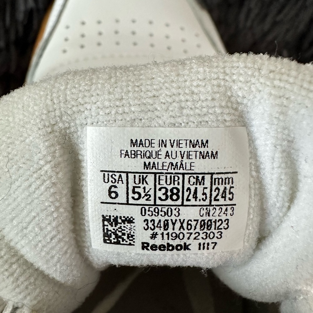 NWOB Reeboks - Picture 4 of 4